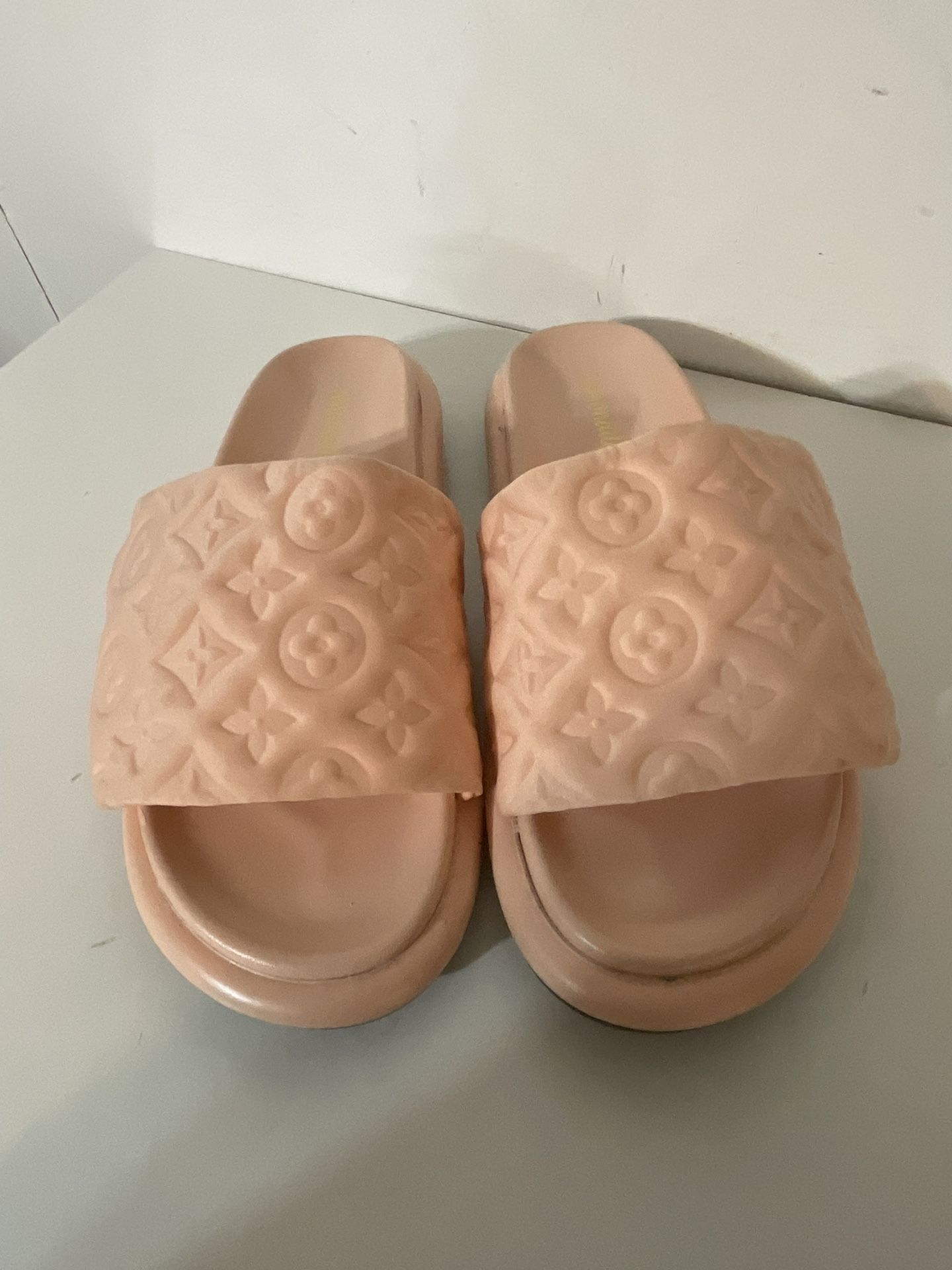 Cute Slides Never Used Size 8 Peach Color