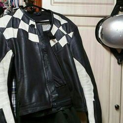 PRICE REDUCED-Triumph Motorcycle Men's Leather Jacket Size 4 4/54