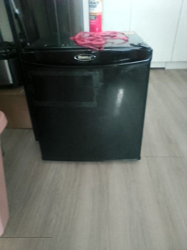 Counter Dorm Room Refrigerator Mini Fridge