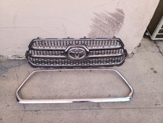 Toyota Tacoma Grill 2016-up OEM