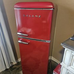 Galanz Retro Mini Fridge With Freezer