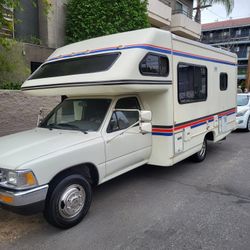 1989 TOYOTA MOTORHOME 