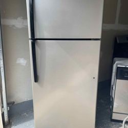 GE-17.5 Cu. Ft. Top-Freezer Refrigerator with Edge-to-Edge Glass Shelves - Stainless Steel