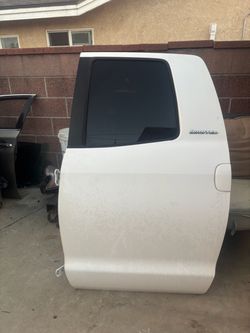 LEFT DRIVER SIDE REAR DOOR 2014 TOYOTA TUNDRA (WHITE) WITH HINGES