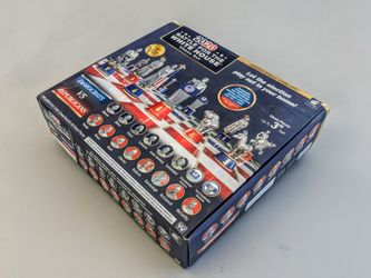 Trump Chese Set - 2020 Battle For The White House Limited Edition - Open box never used • election memorabilia, Trump Obama Biden,  Democrats vs. Repu