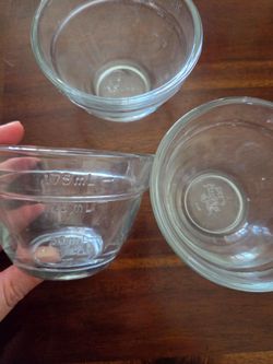 Pampered chef glass bowls