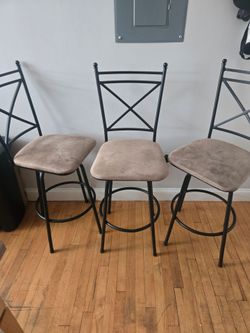 3 Bar Stools