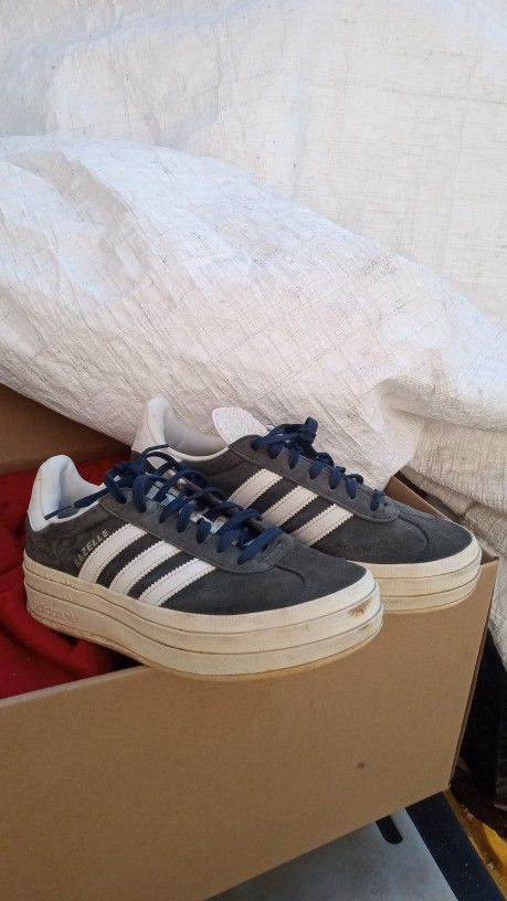 Tenis Adidas Size 8