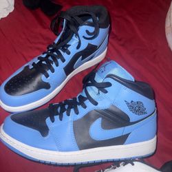 Nike Jordan 1 university blue