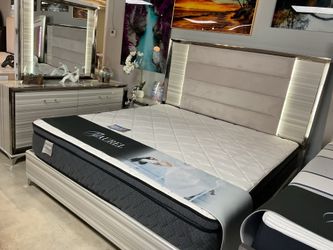Elegant 5 Pc Bedroom Set With Led Lights Only $1799 Free Mattress