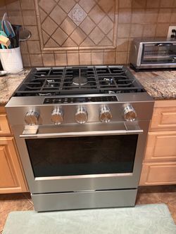 New kitchen aid stove