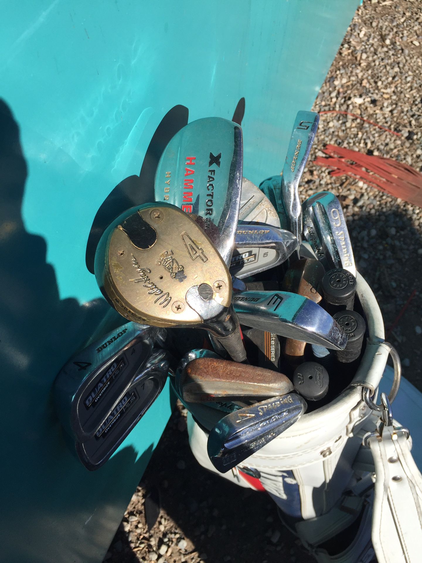 Daiwa White Leather Golf Bag with Balls and Set of Clubs