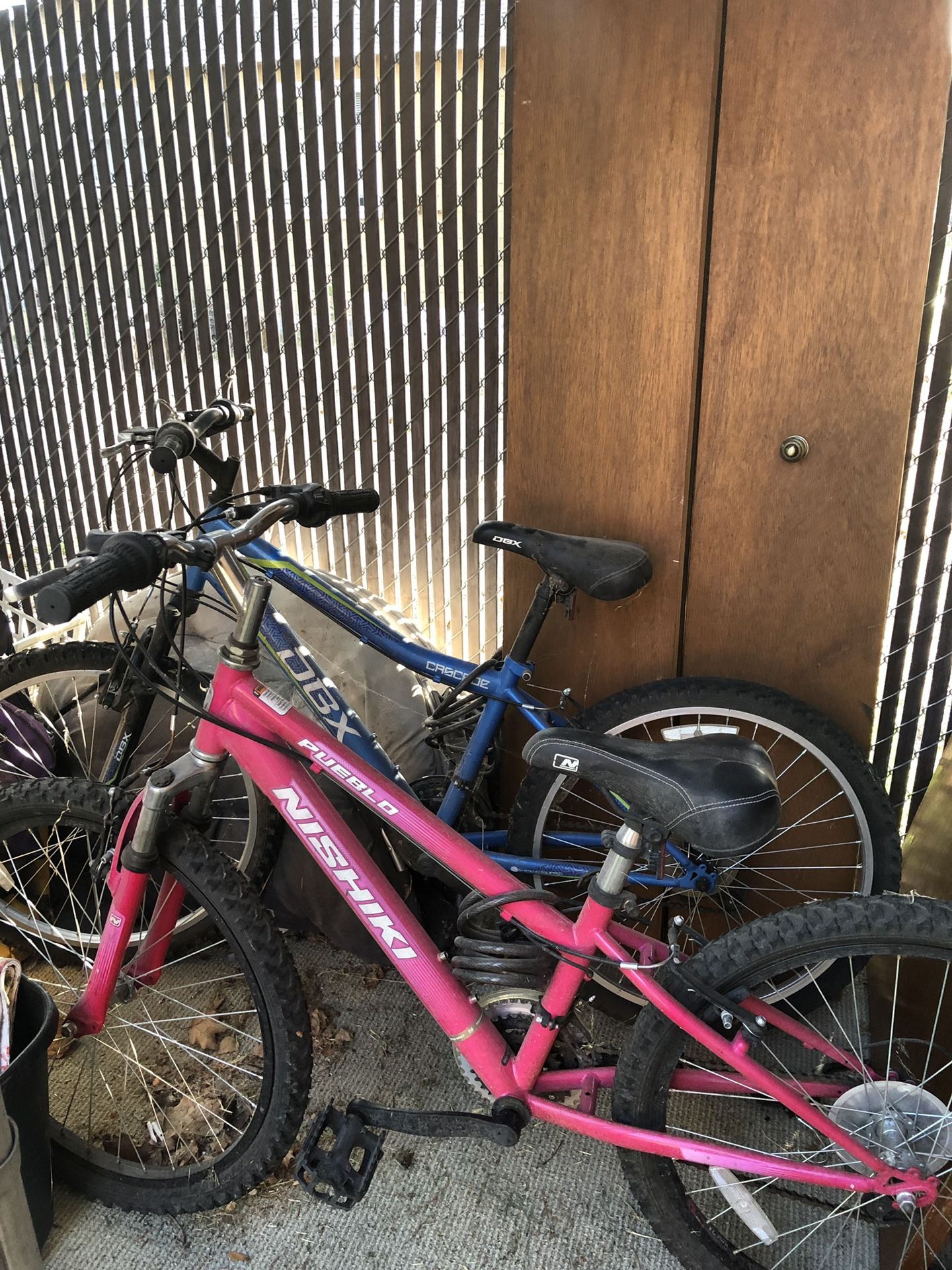 2 mountain bikes one woman’s and one men comes with bike locks and key must pick up no checks cash only