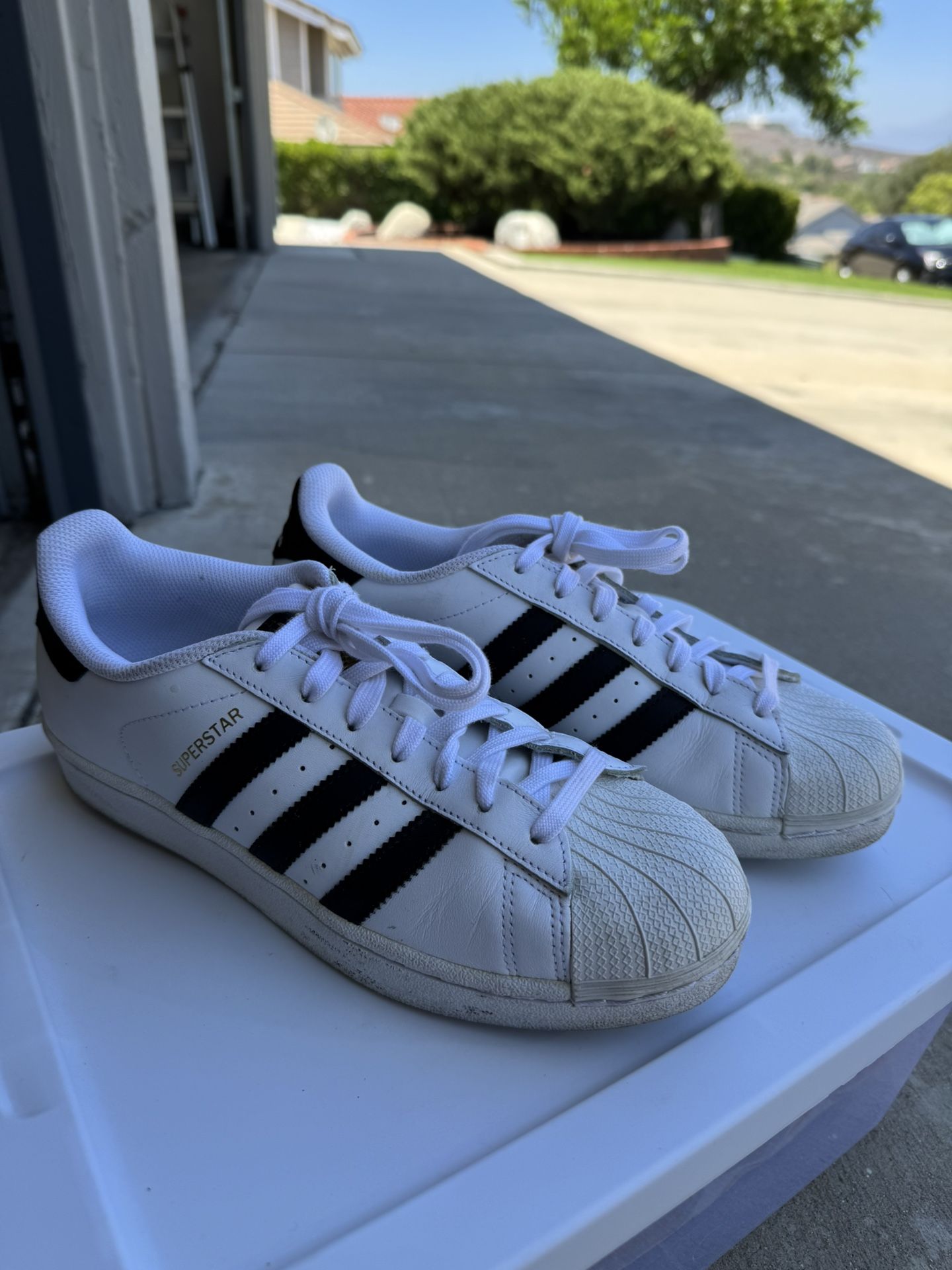 Adidas superstars