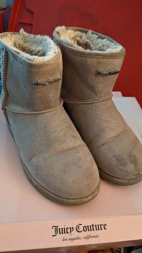 Womens Juicy Couture Fleece Lined Tan Suede Boots Size 6. Barely Worn, Very Warm. Originally $60 + Tax