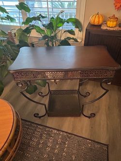 Entrance table