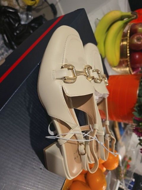 Woman's Shoes Size 6.5