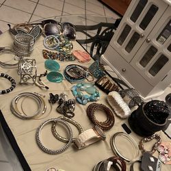 Jewelry and jewelry box