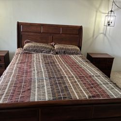 Solid Wood Queen Bedroom Set – Dresser + Mirror + 2-Drawer Nightstands + Sleigh Bed (Mattress Included)