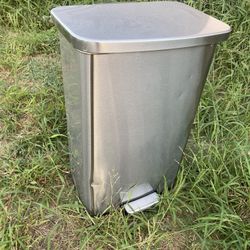 Trash can
