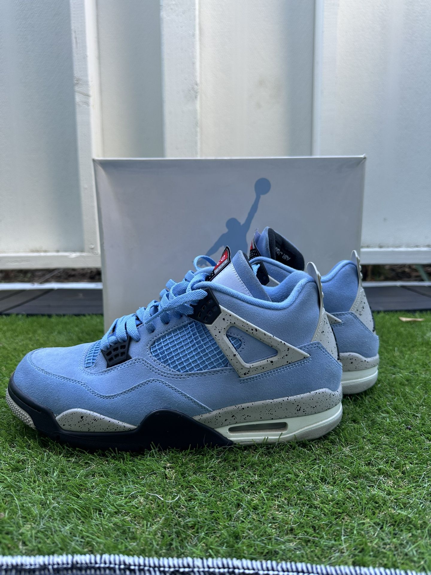 Jordan 4 UNC (size 11)
