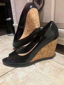 $16  (NOT FREE. BEST OFFER) Womens black patent heels