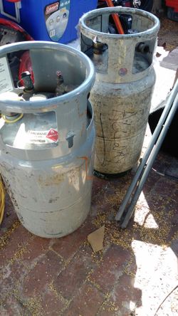Forklift propane tanks