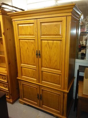 Entertainment center