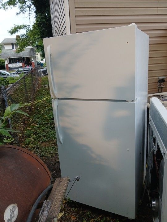 Ge REFRIGERATOR