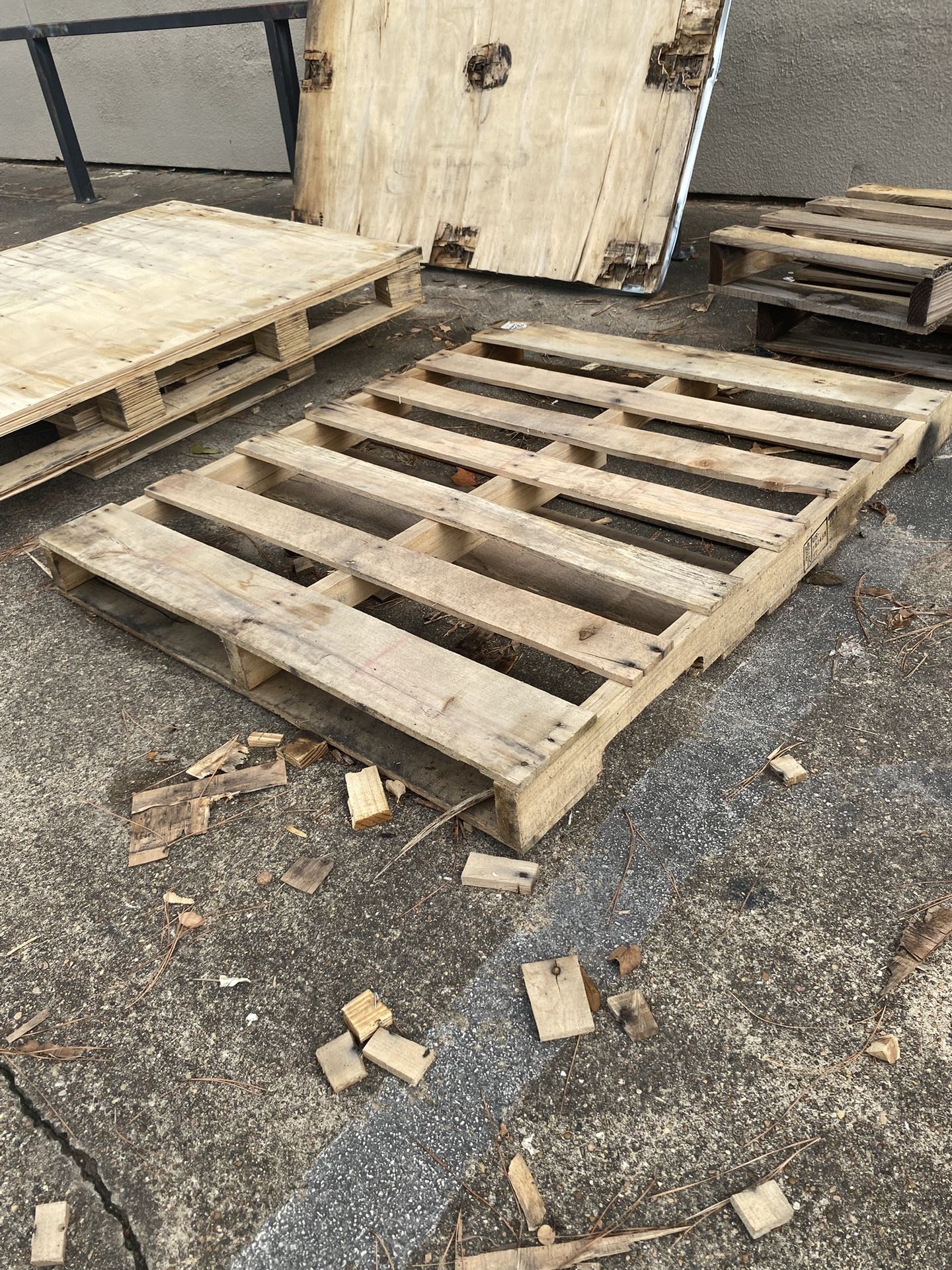 Free Pallets Weekly