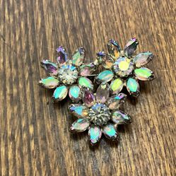 Vintage Aurora Borealis rhinestone brooch