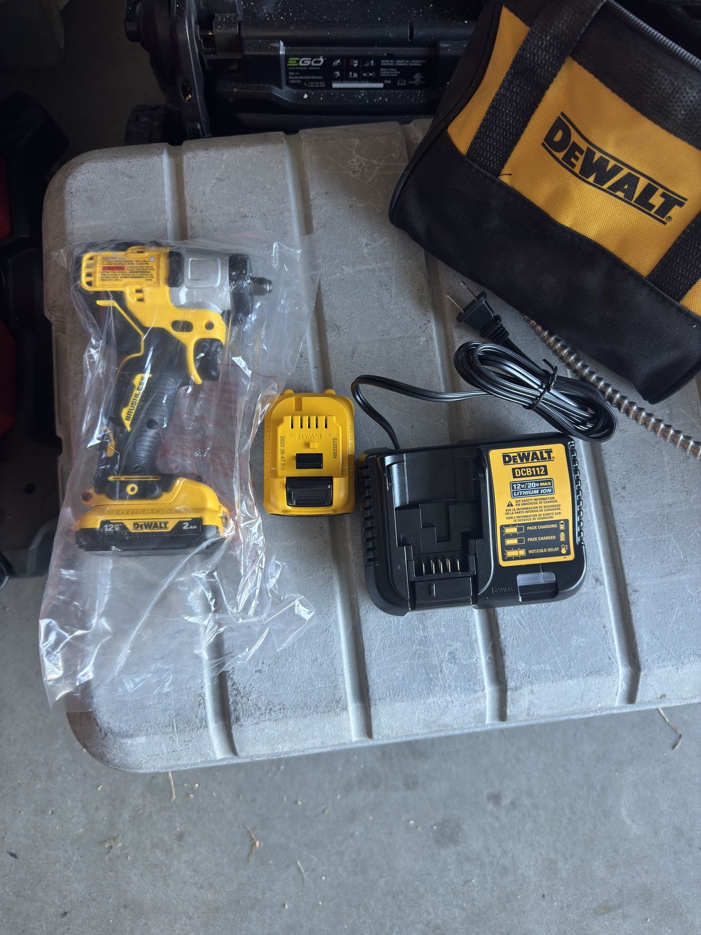 DeWalt 12V 1/2" Impact Wrench Kit