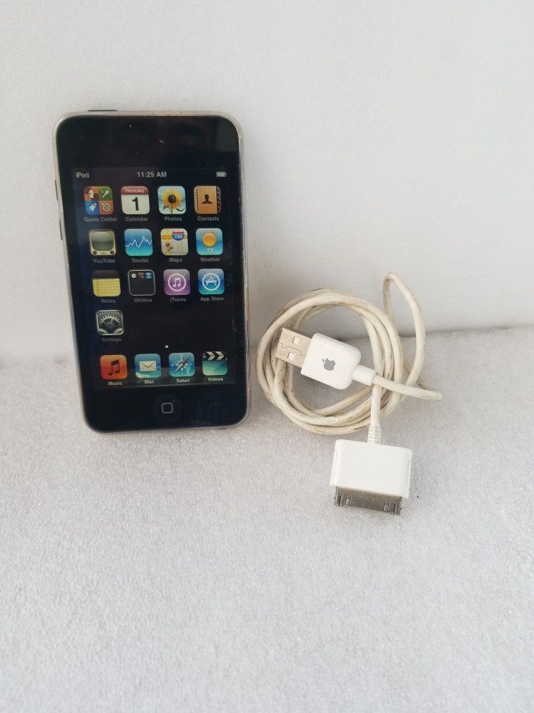 A1288 IPOD TOUCH 8GB IN GOOD CONDITIONS WITH CHARGER INCLUDED