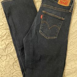 Levi’s Slimming Straight Jeans 