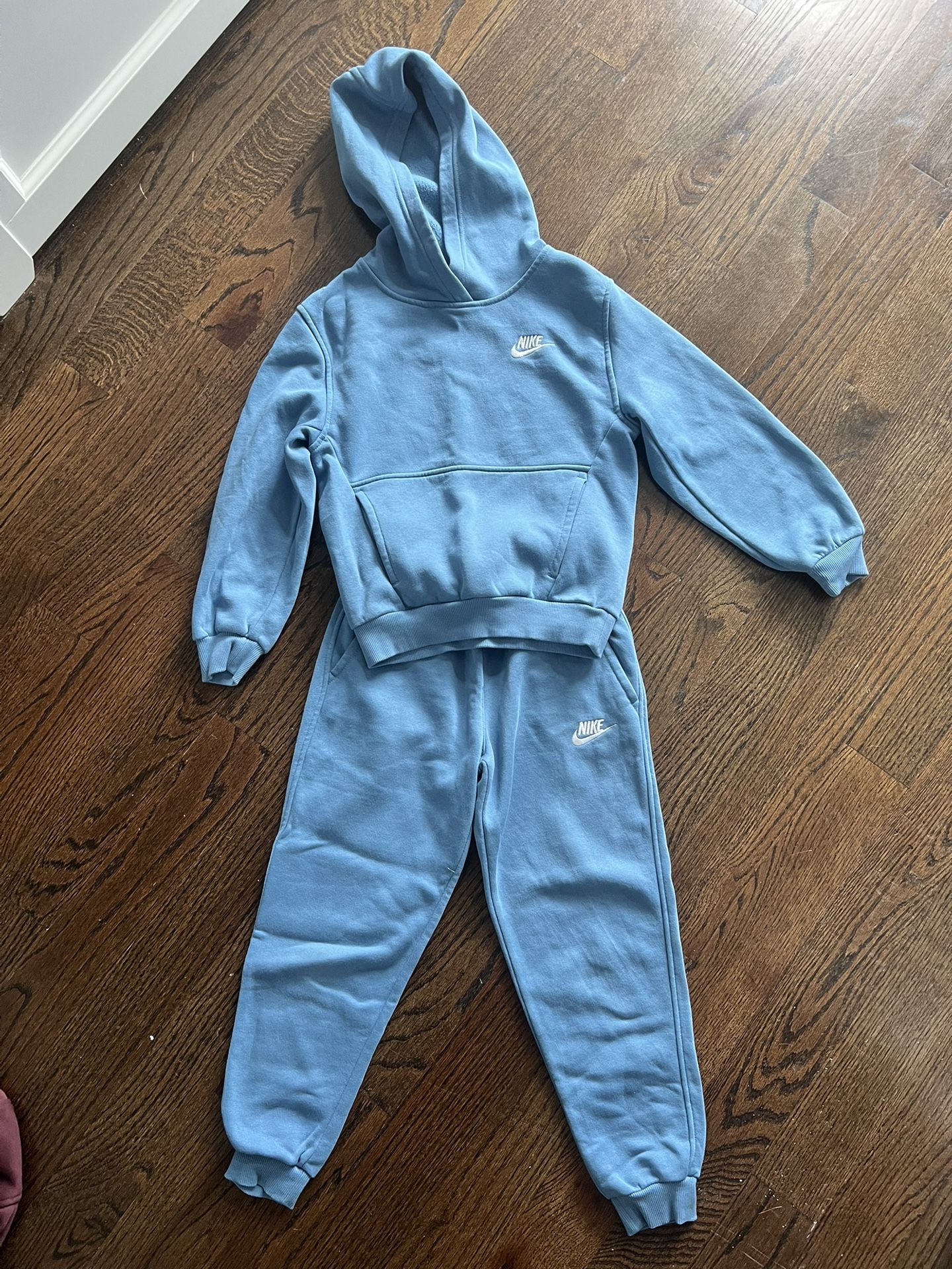Boys Nike Sweatpants & Sweatshirt 6/7
