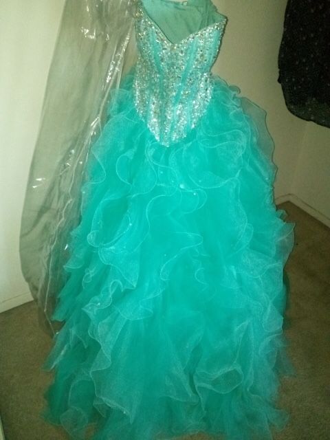 Quinceañera dress almost new