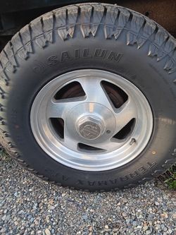 235 75 15" 99% New Tires Mounted On 6 Lug Dodge dakota PickUp 6×4.5 Bolt Pattern 