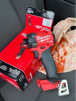 Milwaukee  1/4 impact driver