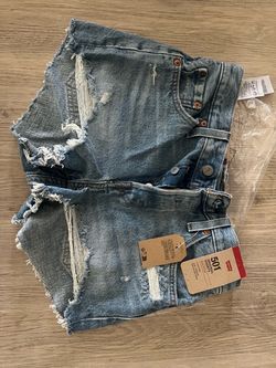 Size 25 Levi’s women shorts