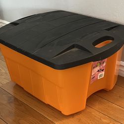 Rubbermaid 72 Qt Halloween Storage Box Snap Case Orange Black