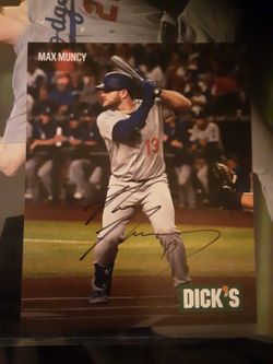 Max Muncy Signed 8x10