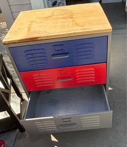 Metal tool cabinet
