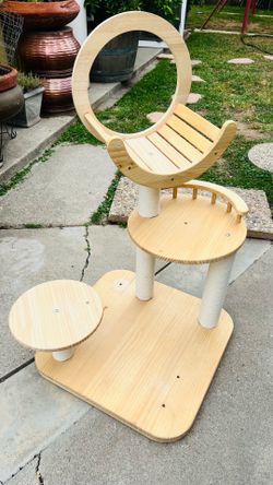 Wood cat tree scratcher