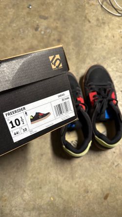 10.5 size FIVE TEN FREERIDER MOUNTAIN BIKE SHOES