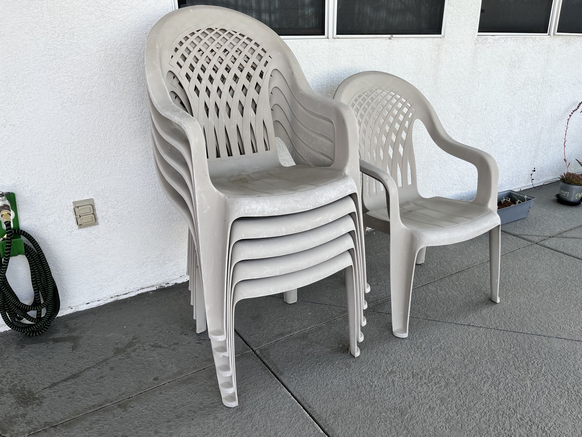 6 Outdoor Patio Chairs