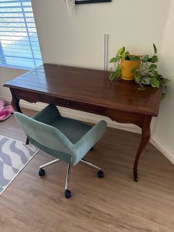 Desk & Chair