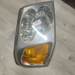 Headlight  Model GMC Envoy 2005
