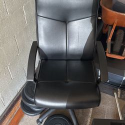 Office Chair Basically New. 