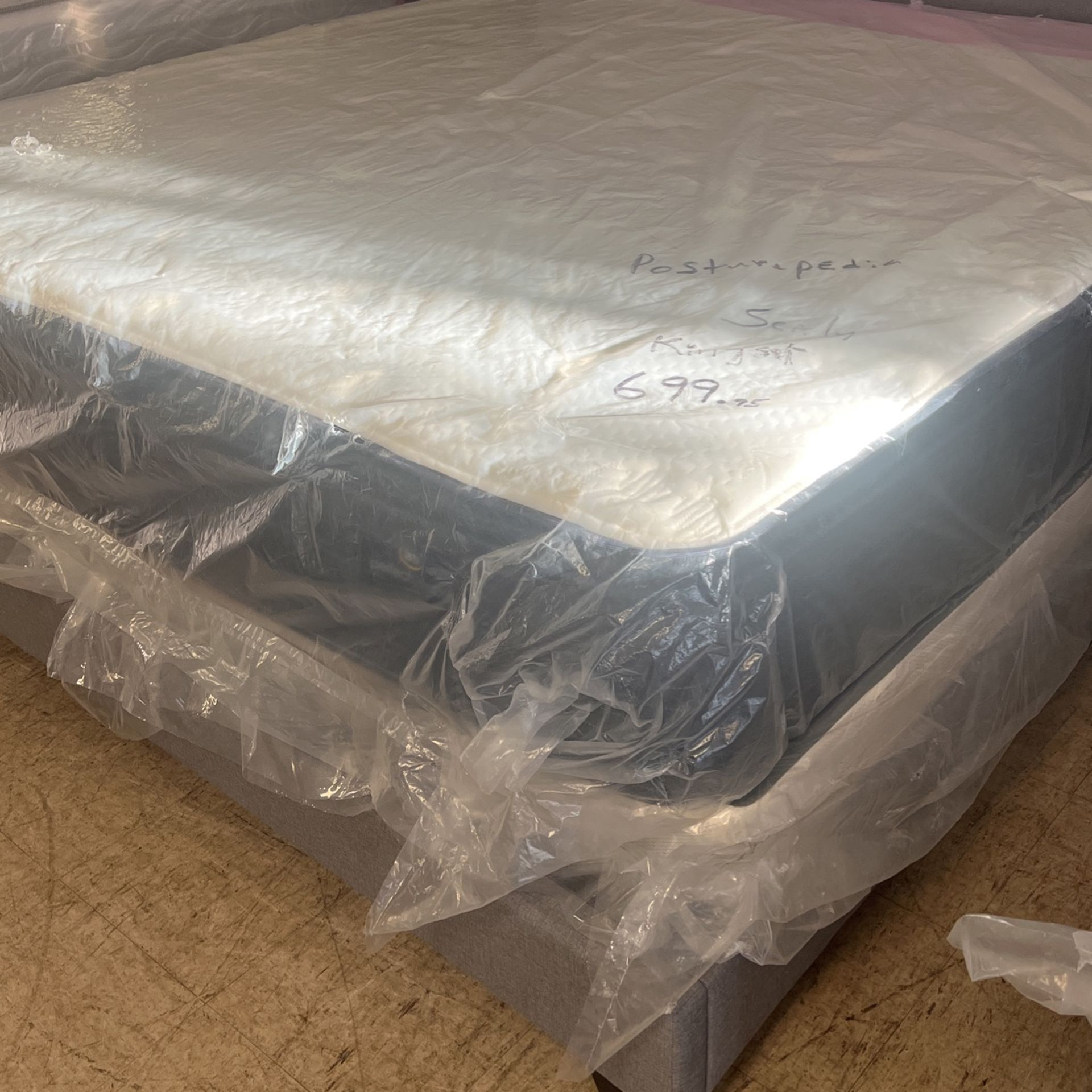 SE aLY king size mattress sets 699 queen size 499