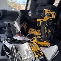 Dewalt Atomic 20v Drill/Driver W/ Battery And Charger